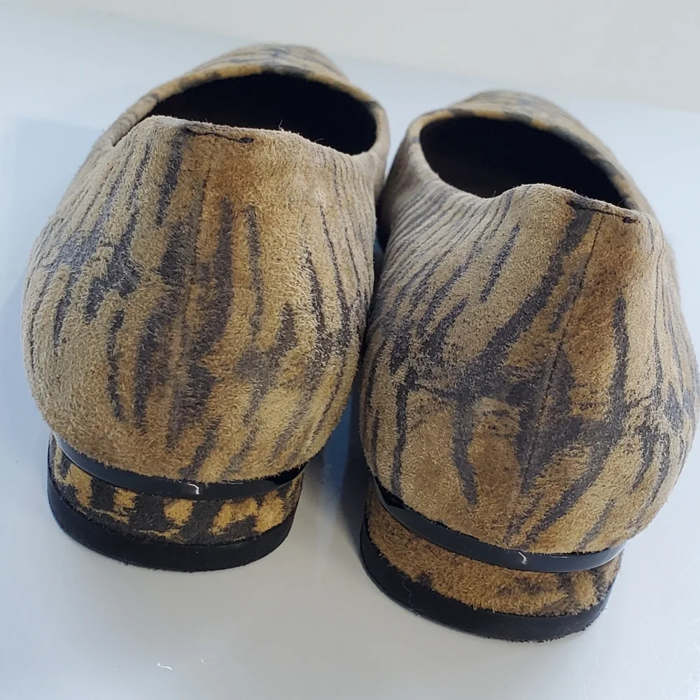 Stuart Weitzman Women's Leather animal Print Loafer Size 6